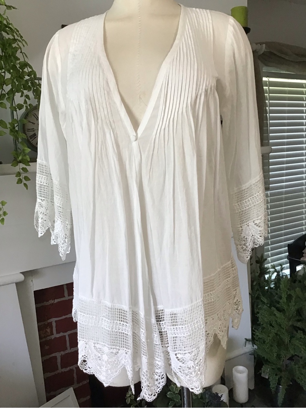 CAbi White Cotton Crochet-Trim V-Neck Tunic